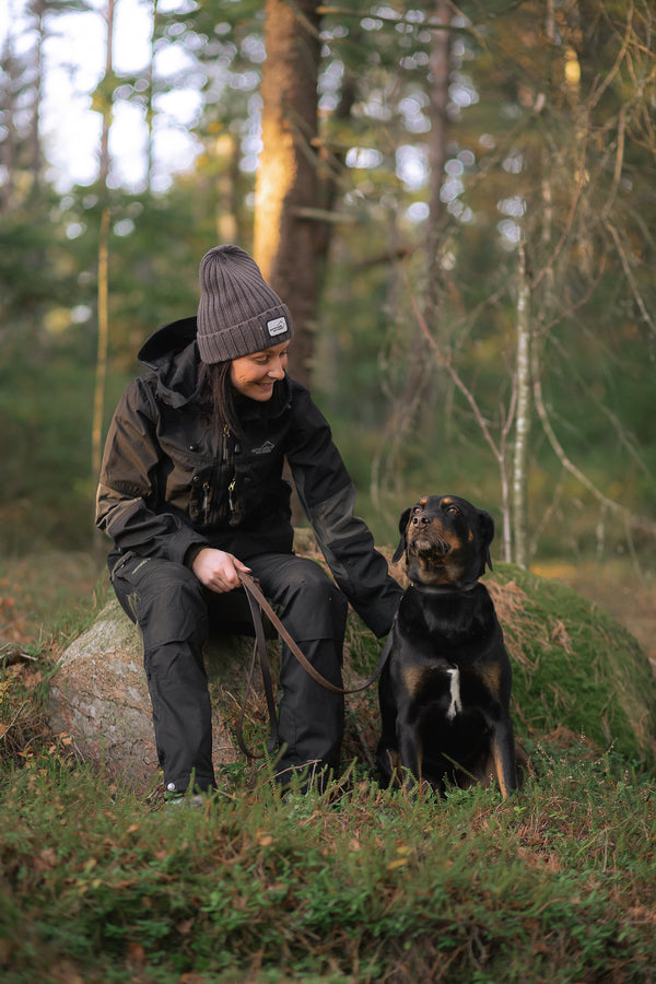 Sustainable Outdoor Clothing for Dog Owners: Why it Matters